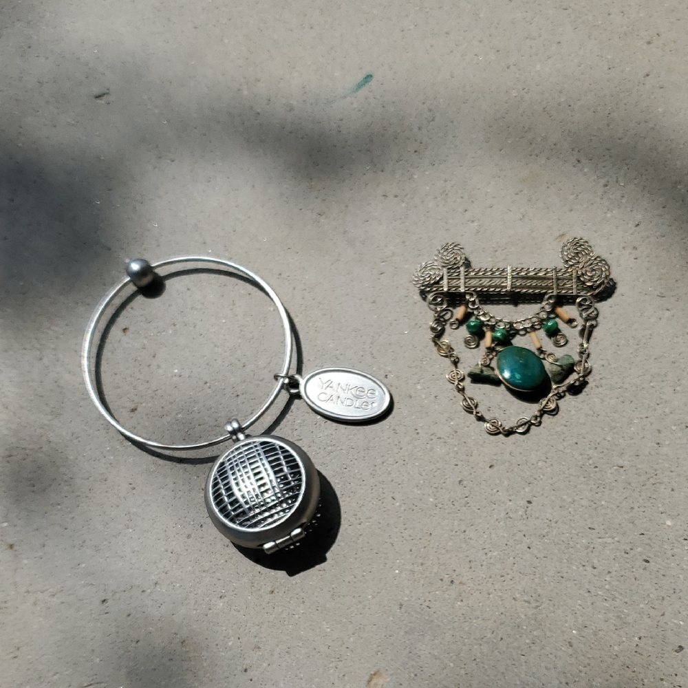 Yankee Candle Charming Scents Car Charm And A Pin Miscellaneous